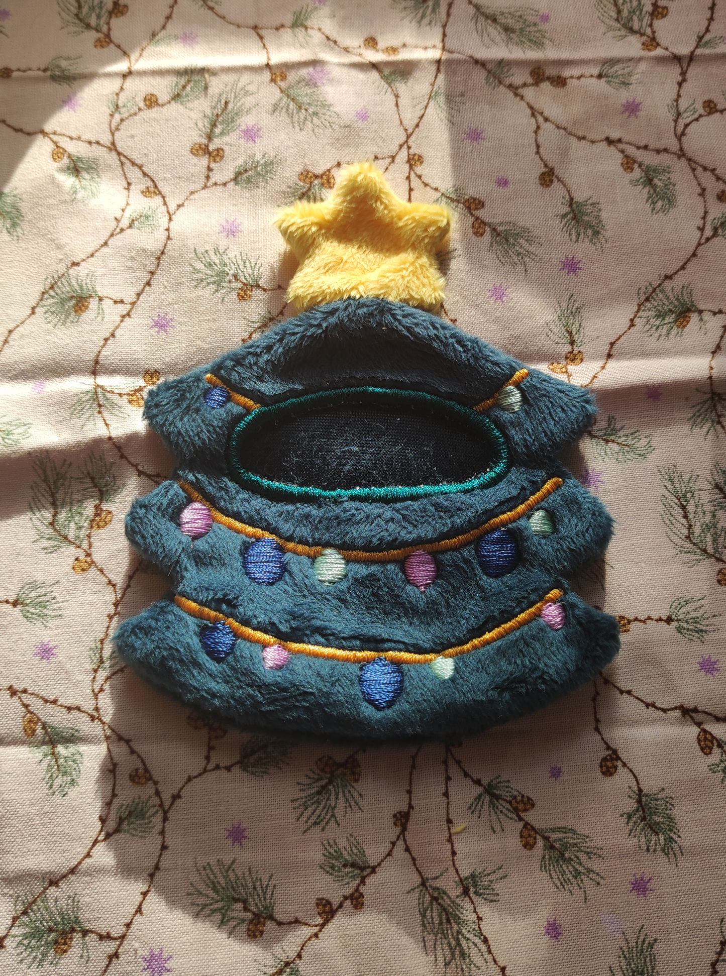 Ourson et son costume festif | Sapin