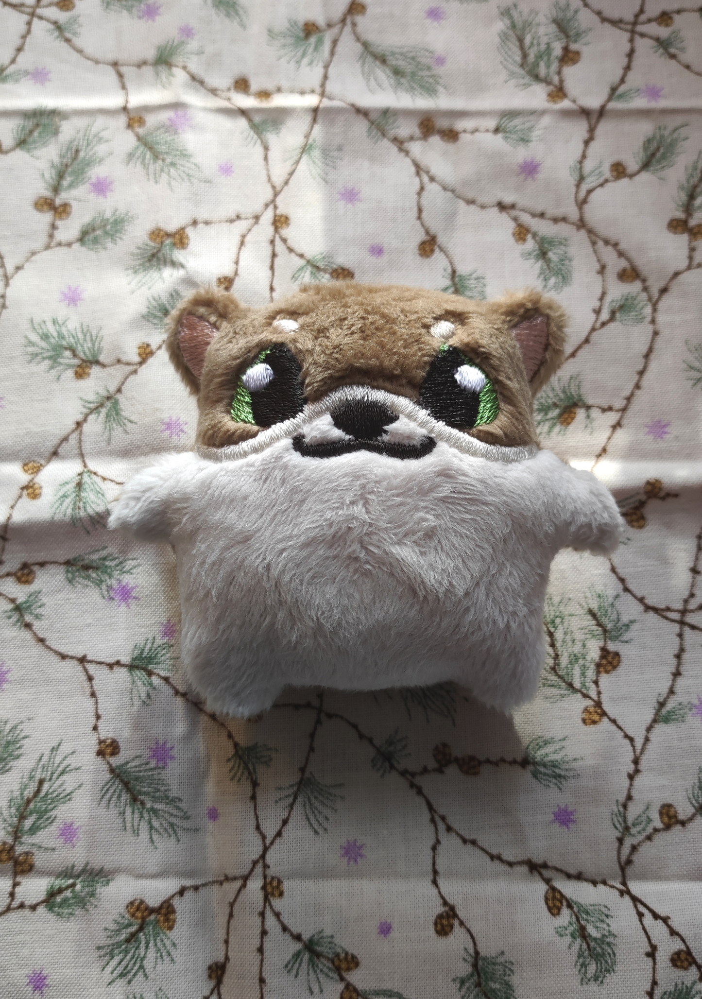 Loutre et son costume festif | Sapin