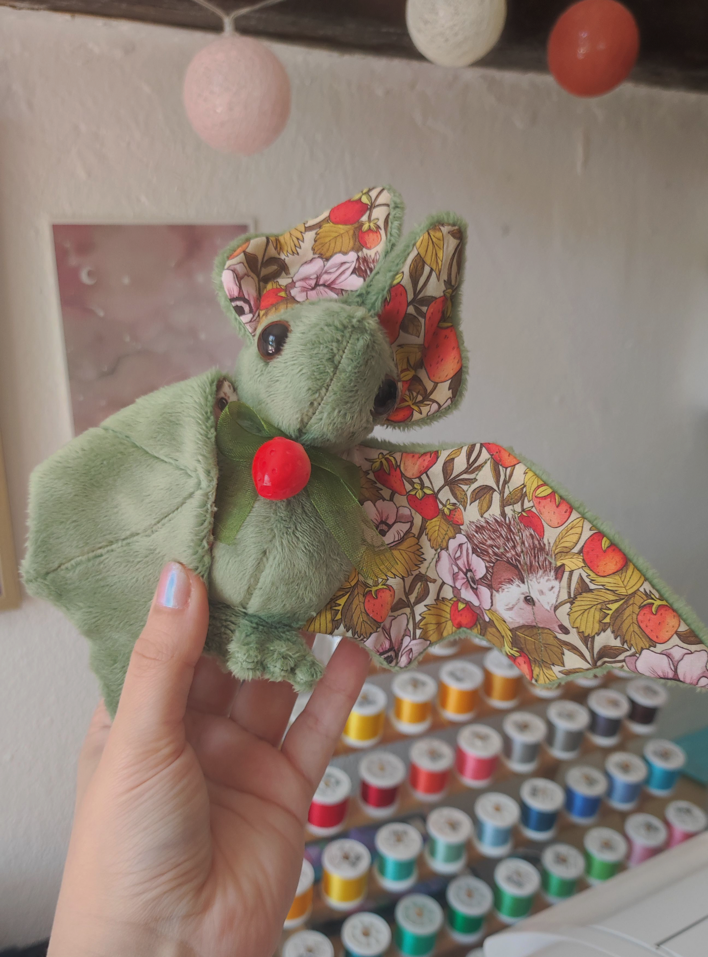 Hérisson fraise - Chauve-souris verte moyenne