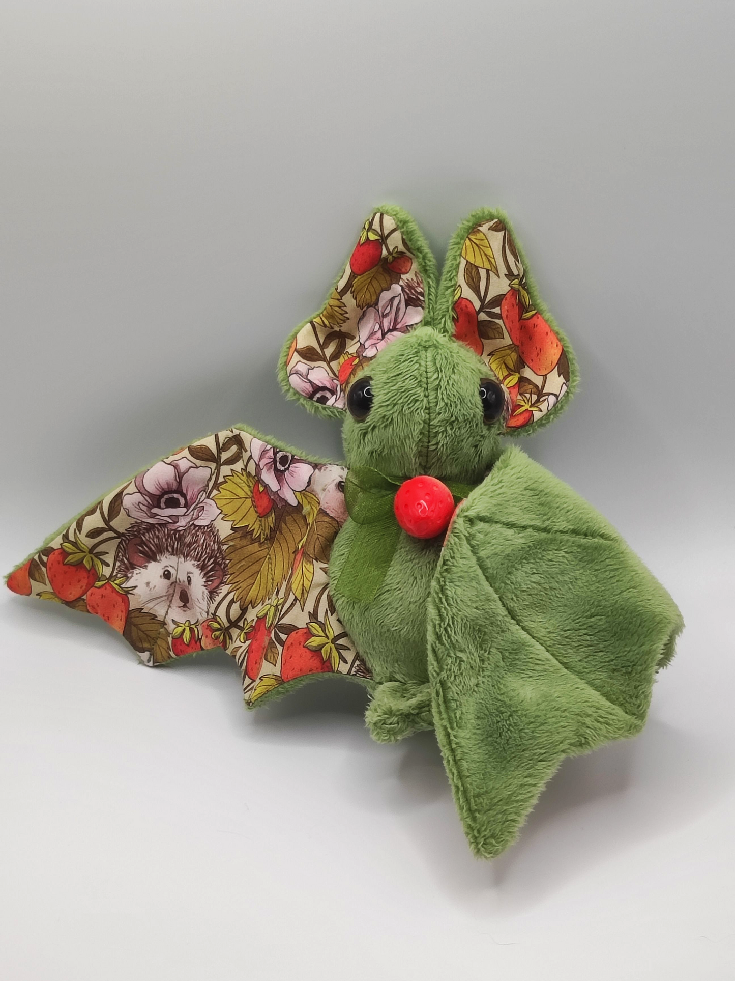 Hérisson fraise - Chauve-souris verte moyenne