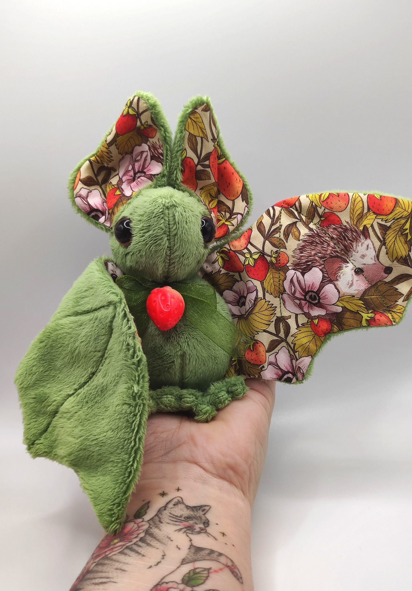 Hérisson fraise - Chauve-souris verte moyenne