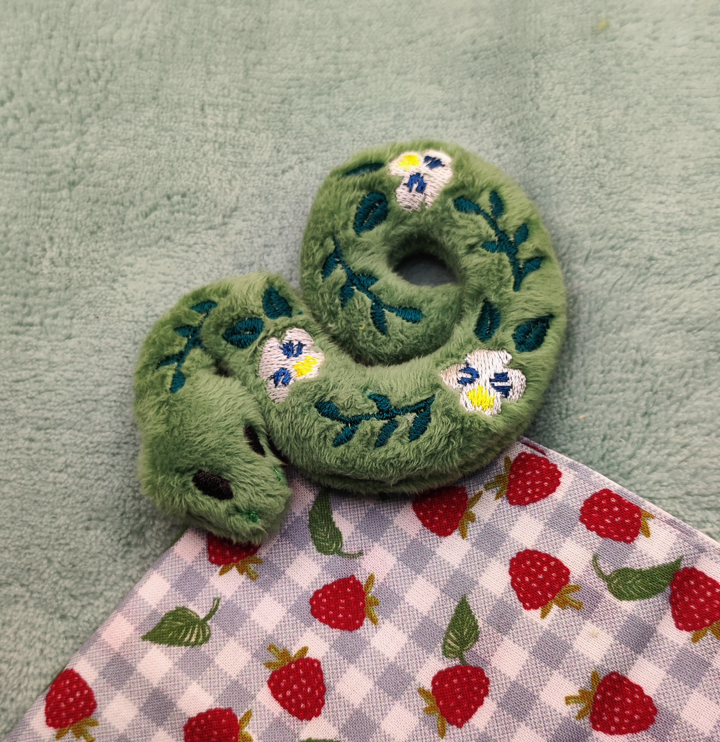 Serpent fleuri Pensée - Mini peluche verte