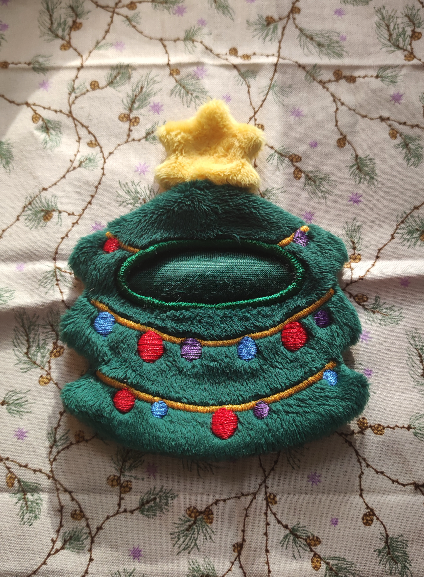 Loutre et son costume festif | Sapin