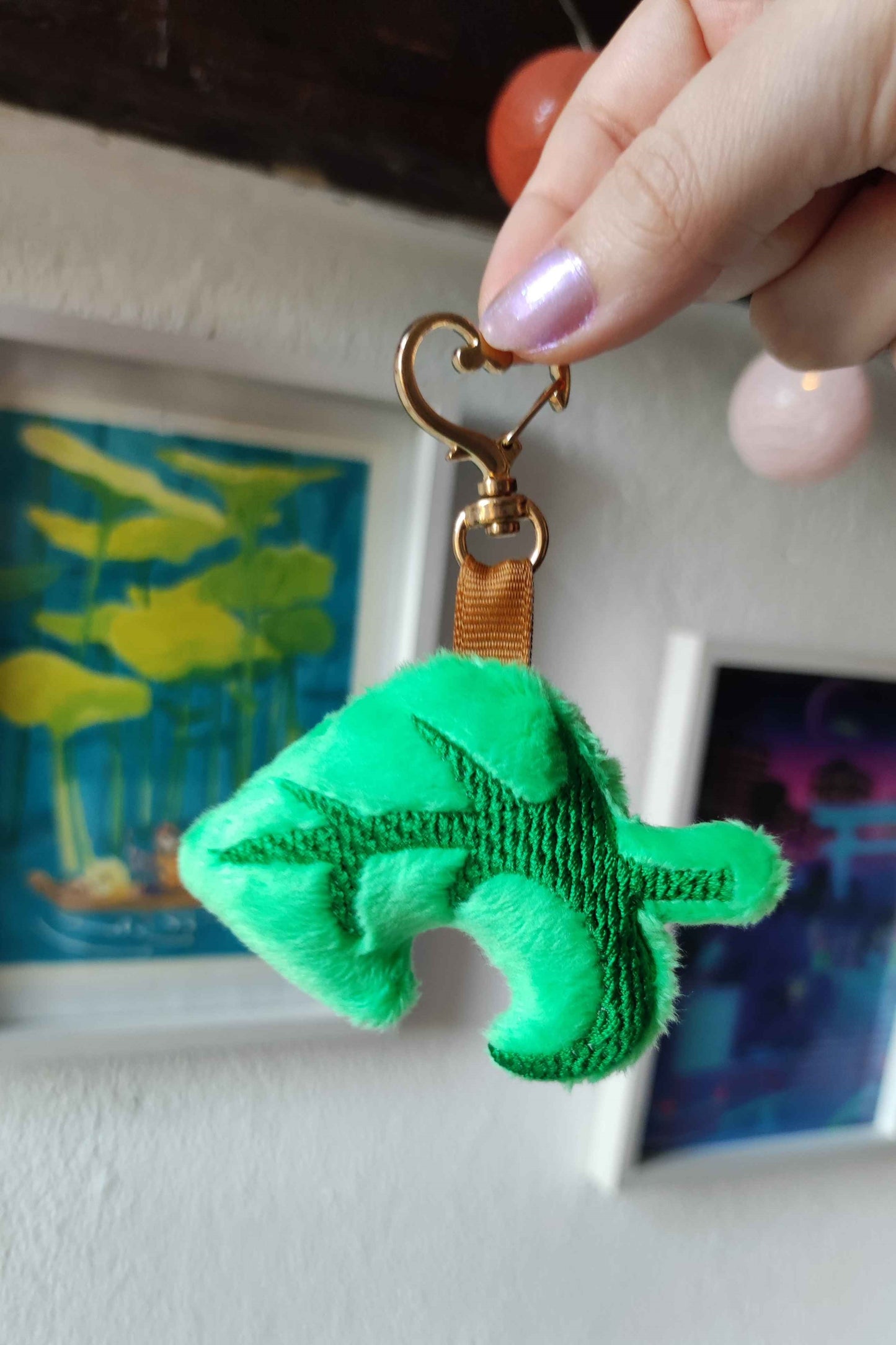 Leaf keychain