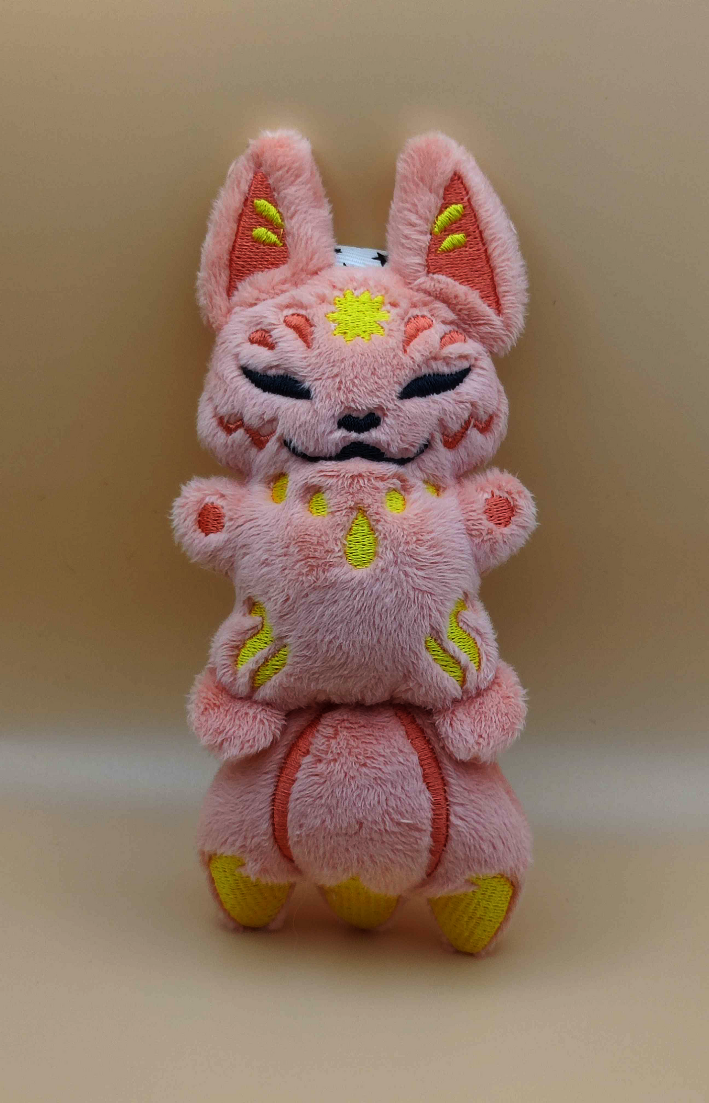 Kitsune rose avec accroche