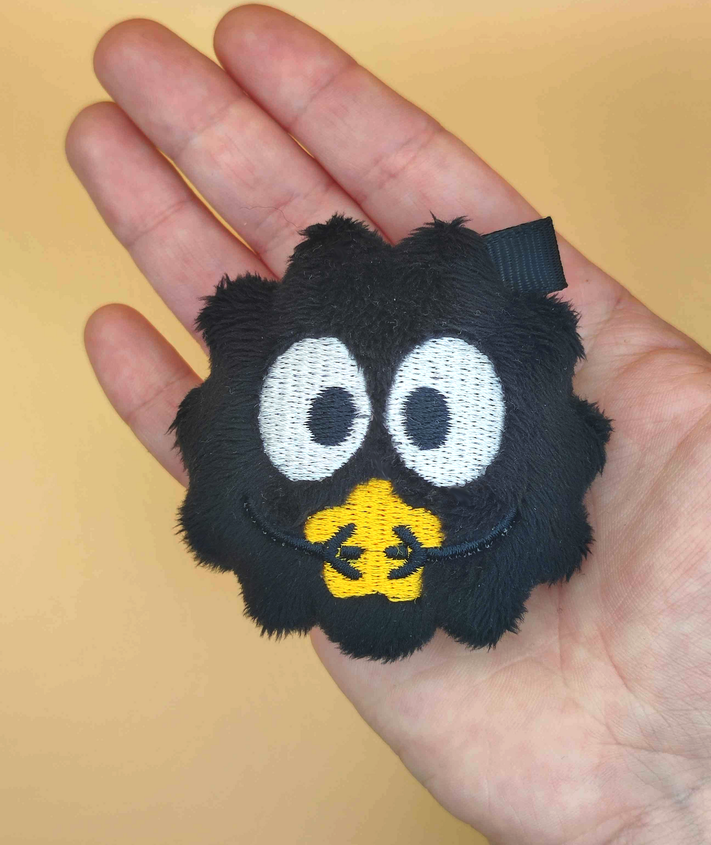 Boule de suie étoilée jaune (porte clé)