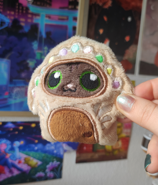 Chaton tigré et son costume festif | Maison pain d'épice